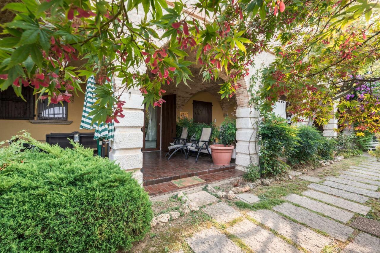 Appartamento Balkissa Сан-Феличе-дель-Бенако Экстерьер фото